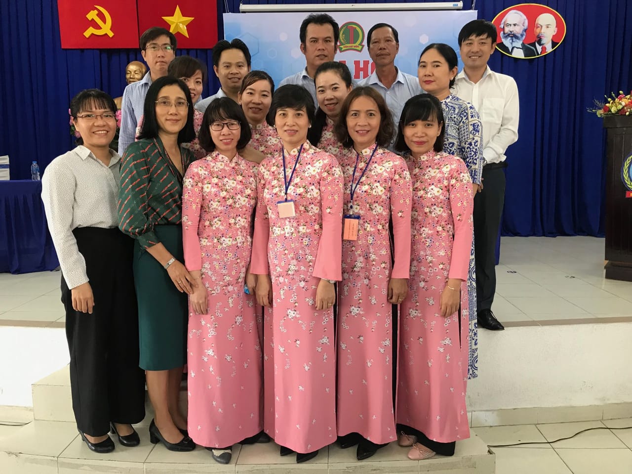 Đội ngũ DÂN HÁT MÔN